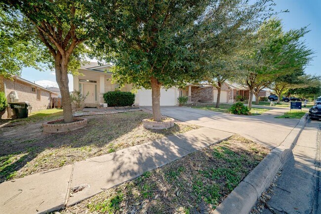 Building Photo - 532 Sweet Leaf Ln