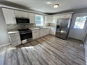 Building Photo - 96-98 Woodmont St