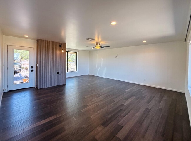 Building Photo - 1750 W Pearce Rd