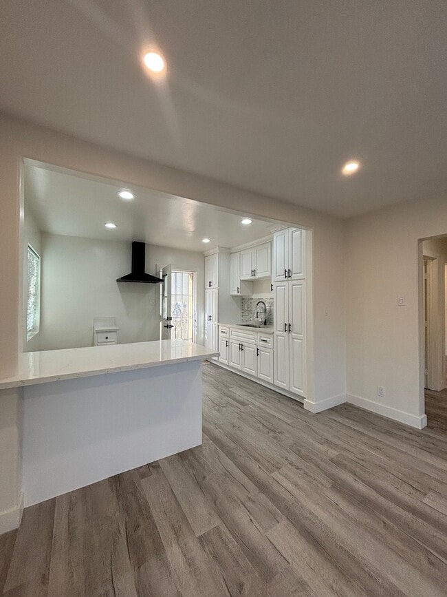 Building Photo - 5848 Gardenia Ave