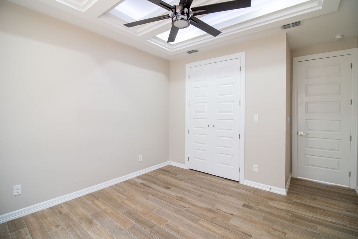 Building Photo - 5315 N Crown Point