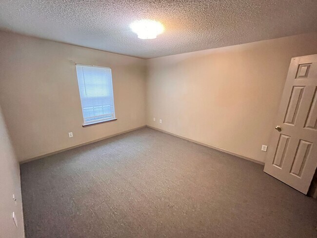 Building Photo - 5005 Chancellor Square