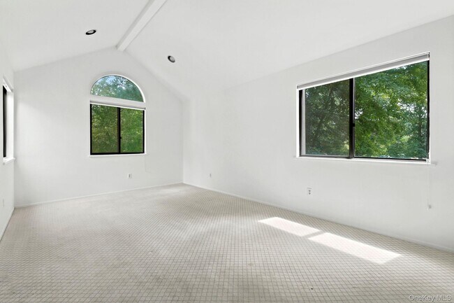 Building Photo - 9 Deer Run
