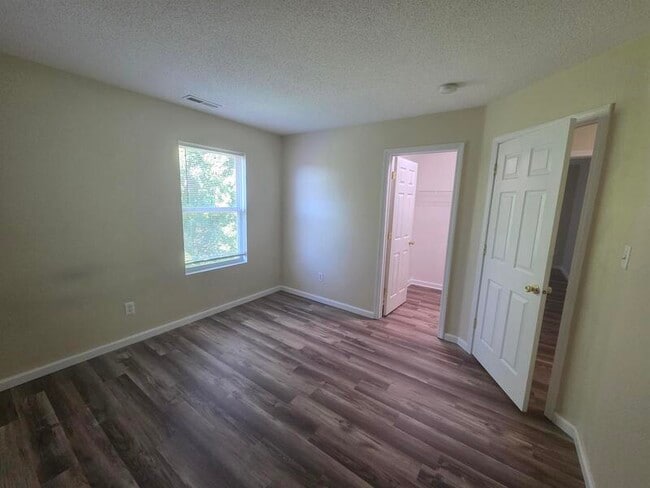 Building Photo - 5604 Rambling Dr