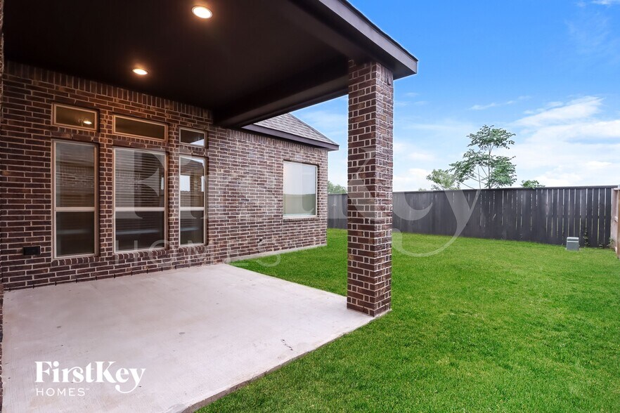 Building Photo - 335 Jolly Ginger Dr