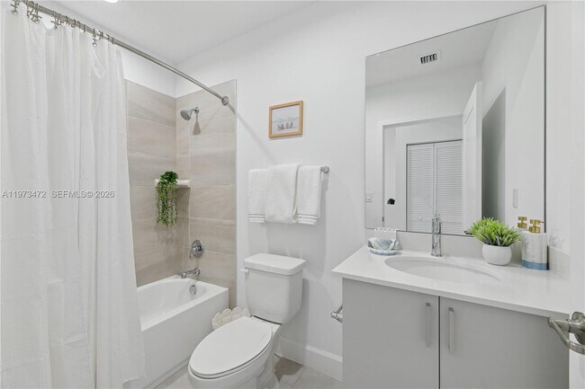 Building Photo - 1305 NW 27th Ave