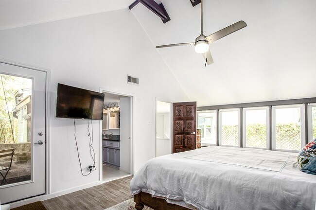 Building Photo - 1942 Indiana St