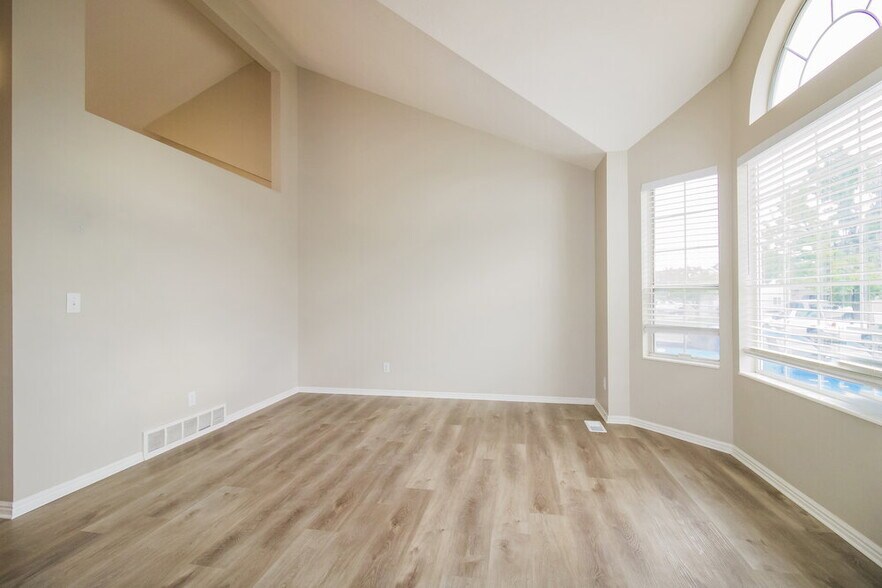 Building Photo - 6129 Crystal River Dr