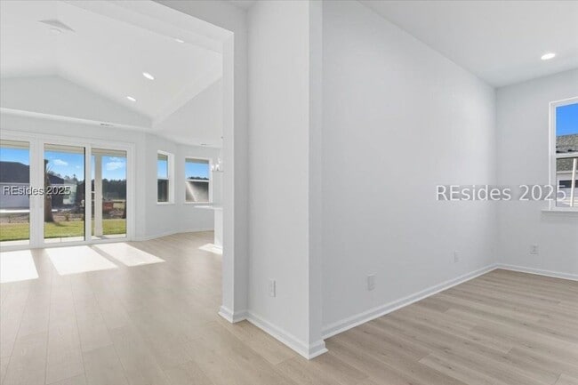 Building Photo - 921 Tropics Ave