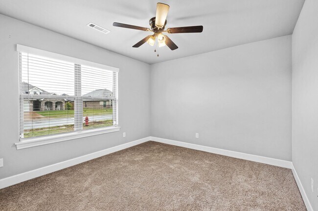 Building Photo - Spacious 4-Bedroom Home with Open Layout, ...