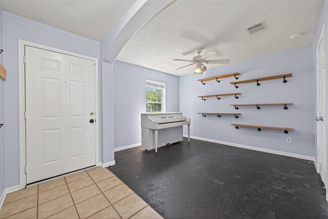 Building Photo - 19215 Hikers Trail Dr