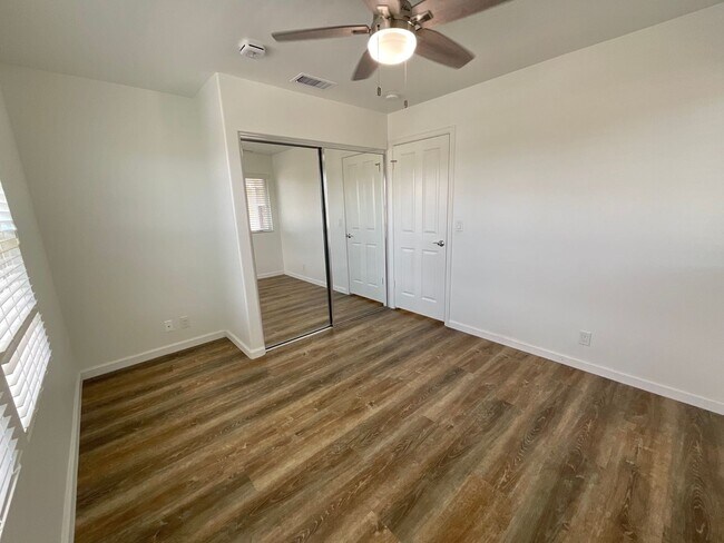 Building Photo - 4 Bedroom 3 Bath, 2 Car garage w/3rd parking stall, Solar panels (RRLLC)