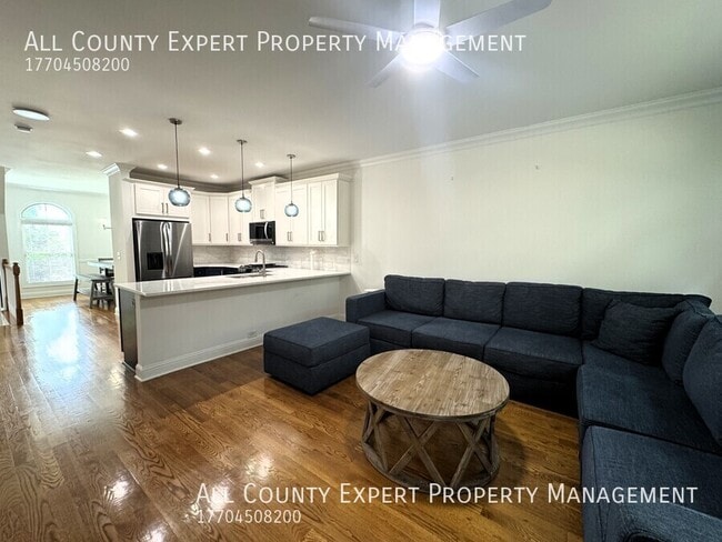 Building Photo - 4858 Lamoyne Ln