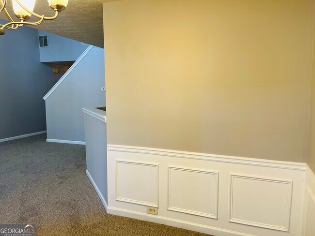 Building Photo - 2119 Manhattan Pkwy