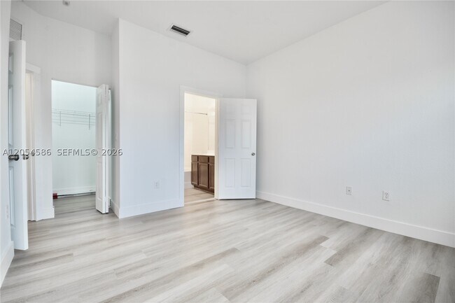 Building Photo - 10870 NW 88th St