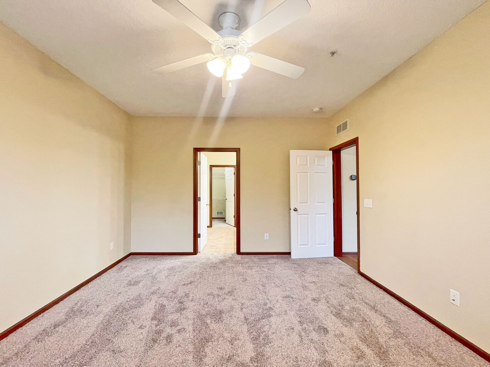 Building Photo - 9500 Declaration Dr