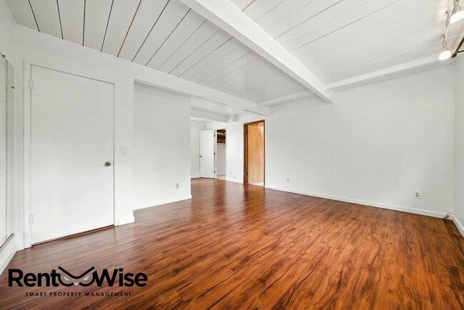 Building Photo - 2170 Clayton Dr