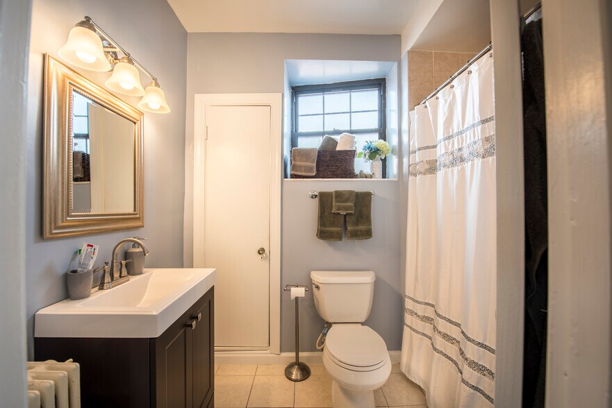 Bathroom - 433 Longfellow St. NW