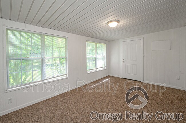 Building Photo - 6749 Lakes Edge Ln