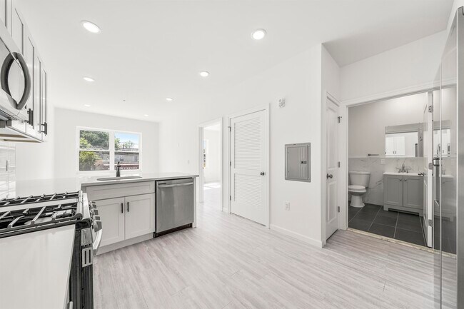 Building Photo - 51 E Main St