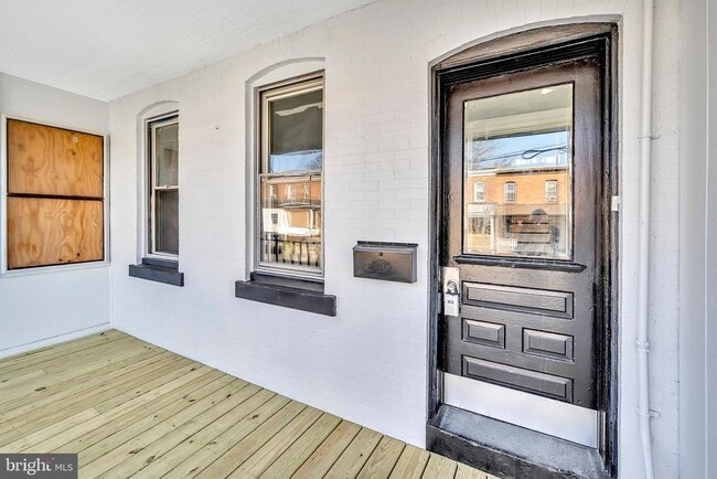 Building Photo - 25 Adella Ave