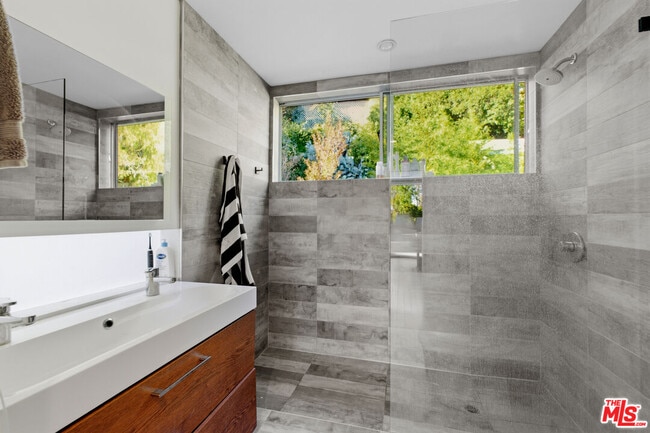 Building Photo - 6127 Glen Tower St