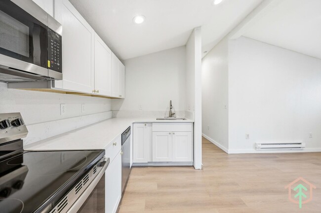 Building Photo - 2004 SE 143rd Ave