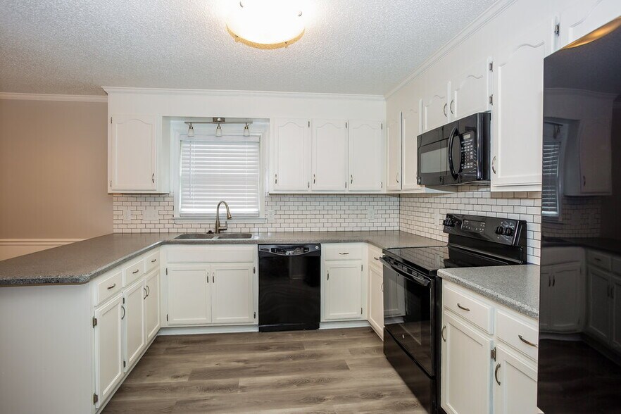 Building Photo - 8731 Hornwood Ct