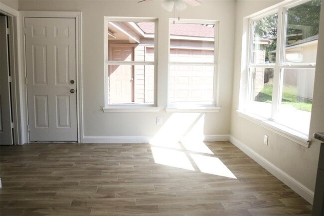 Building Photo - Beautiful 4-bedroom, 2-bath home