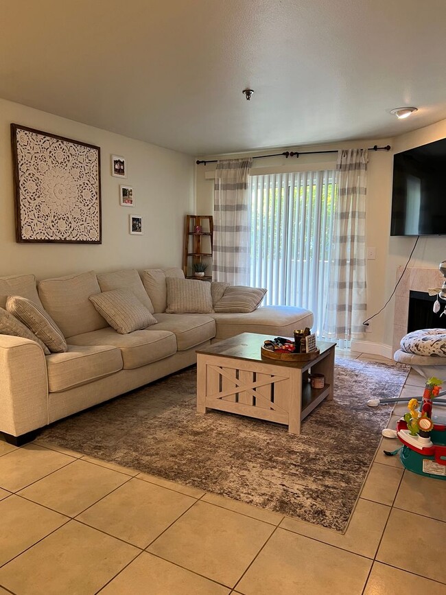 Building Photo - Welcome to Renton Ridge, 3 bed 2 bath with...