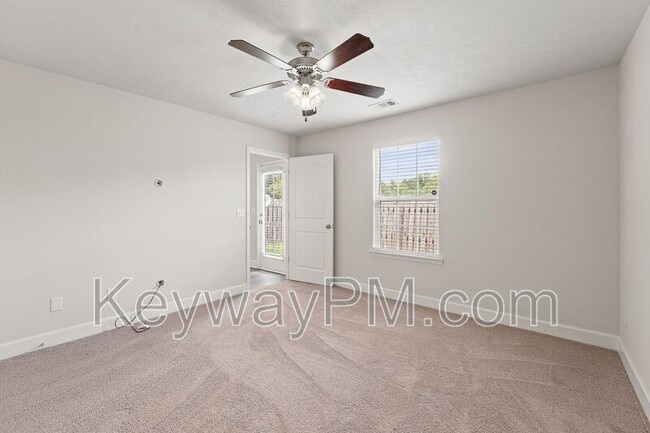 Building Photo - 801 Trailside Ct