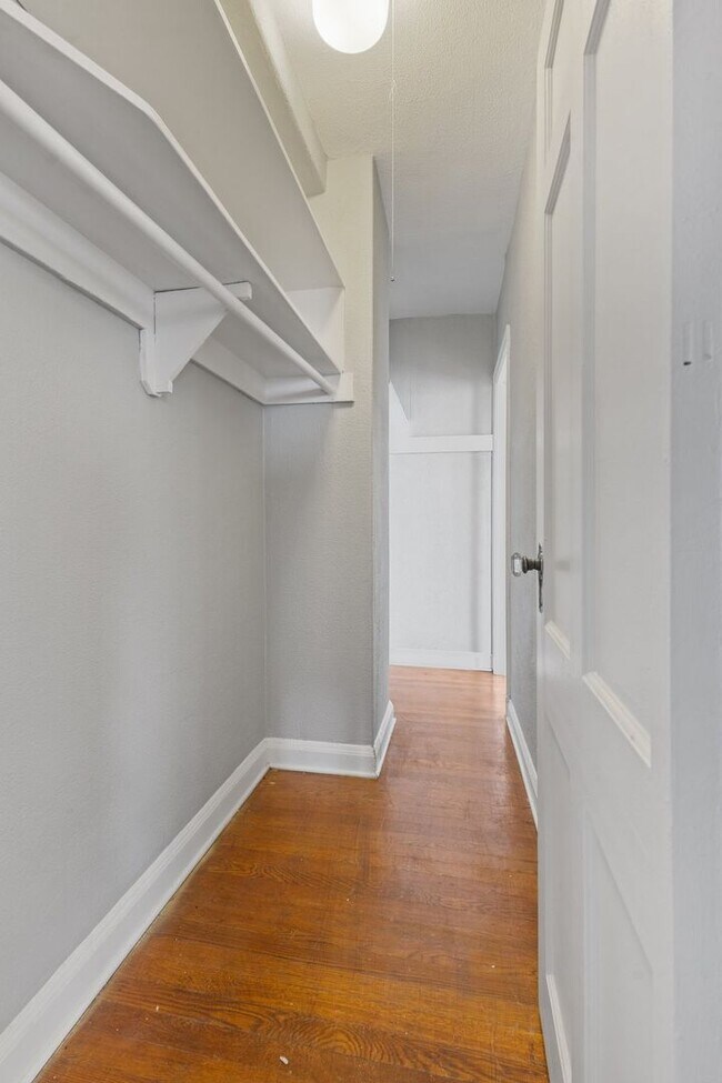 Building Photo - 28 E 16th St