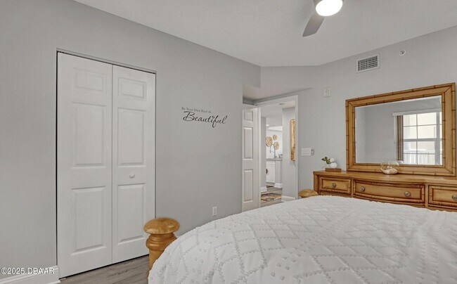 Building Photo - 4670 Links Village Dr