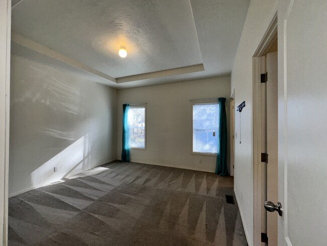 Building Photo - 834 Teal Ct SE