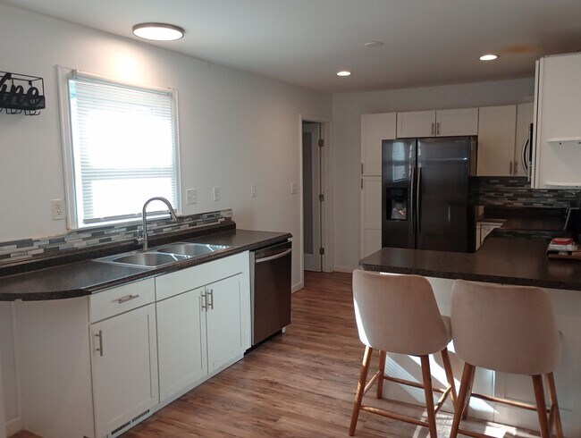 Building Photo - 3 Bedroom, 3 Bath Single Family Home for Rent