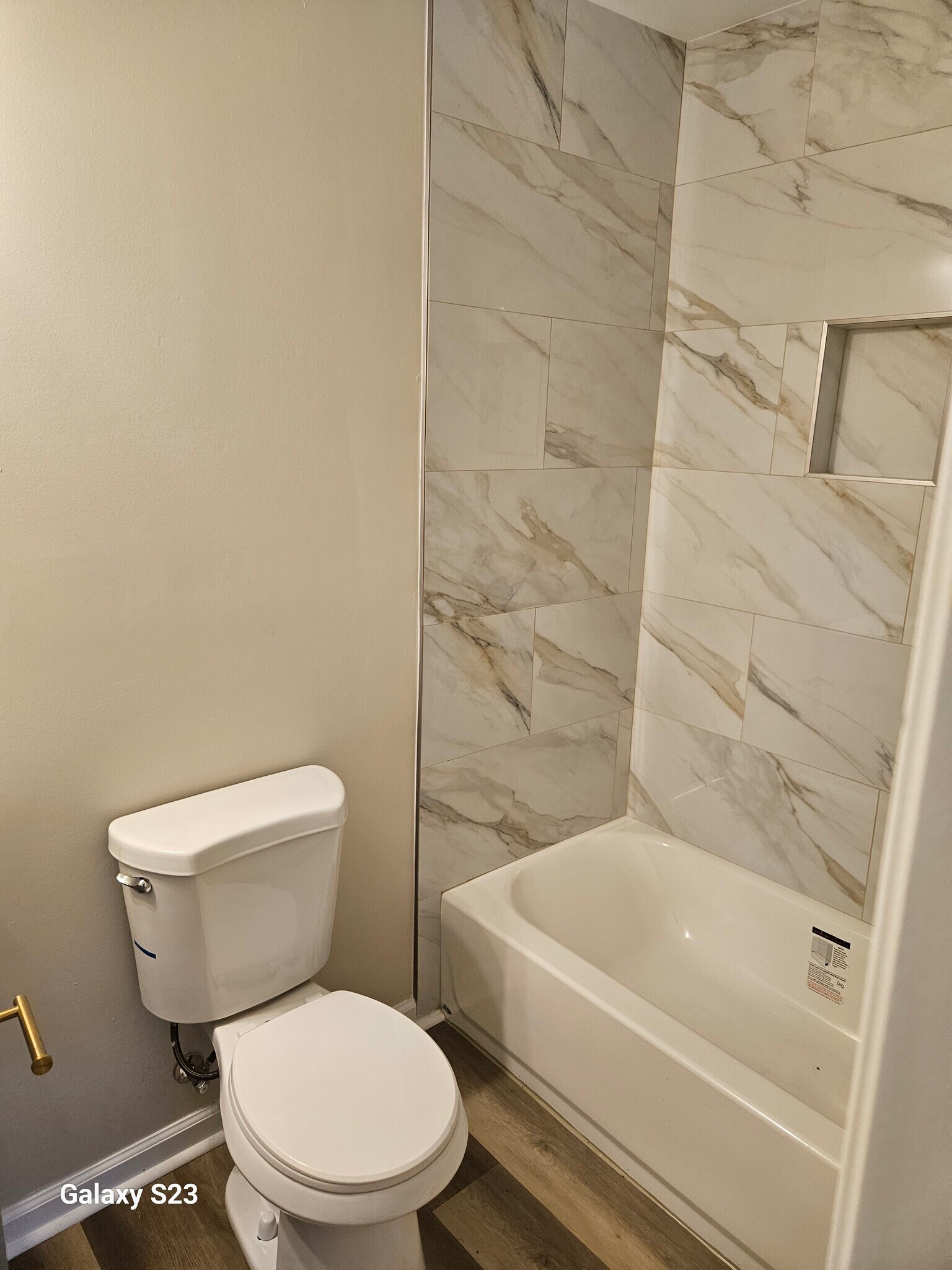 Bathroom in the 1st bedroom - 2220 E Victory Dr
