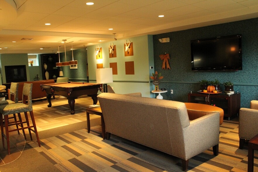 Building Photo - 11 Camelot Ct