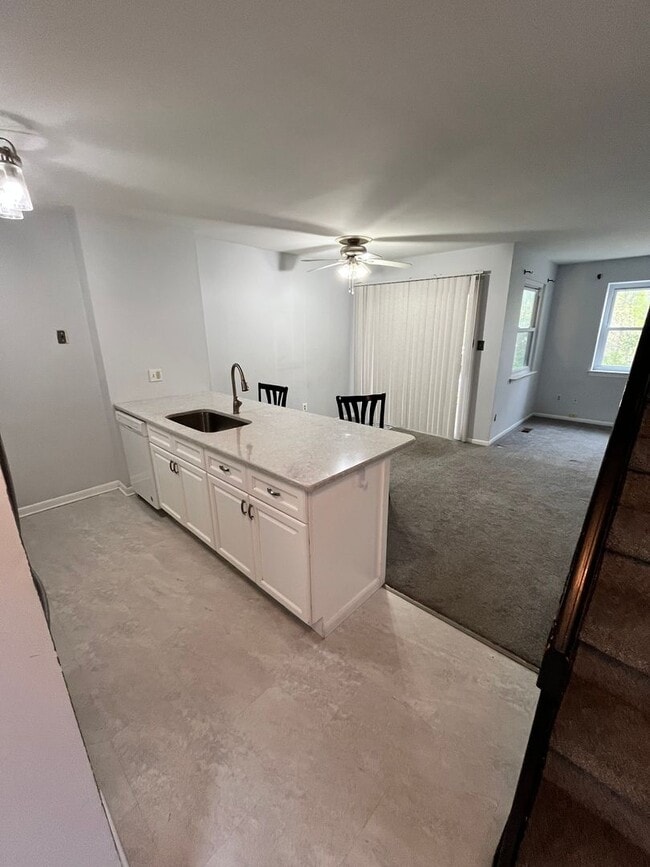 Building Photo - 2 Bd / 1.5 Bth Townhouse in Stover Mill