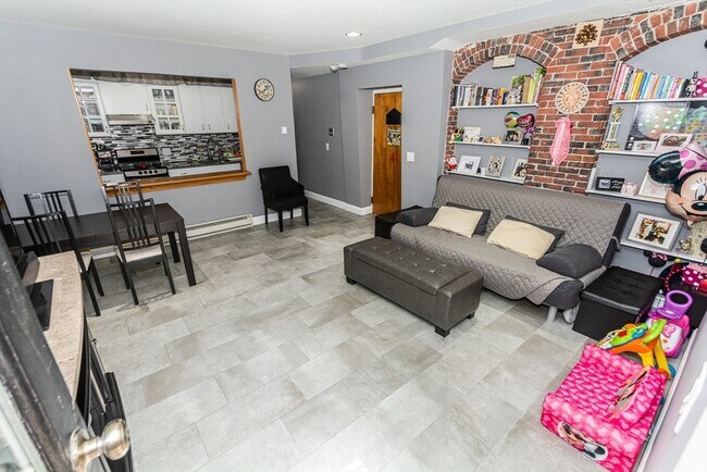 Building Photo - 78 W Concord St