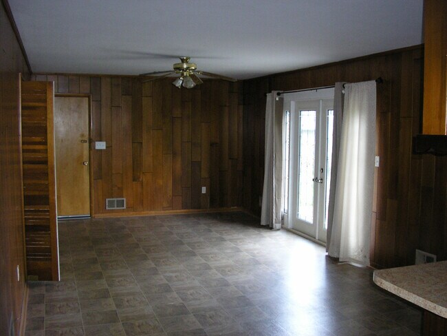 Building Photo - 1415 Woodhurst St