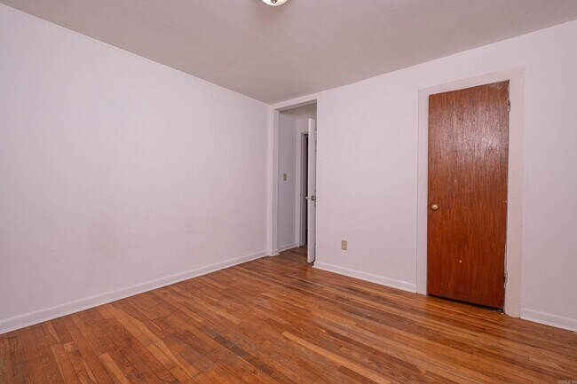 Building Photo - 917 N East St