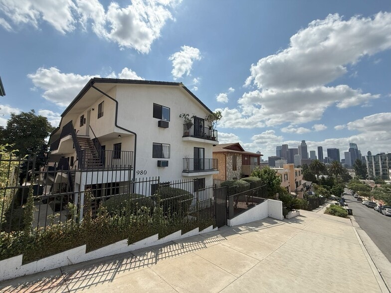 Building Photo - 980 White Knoll Dr