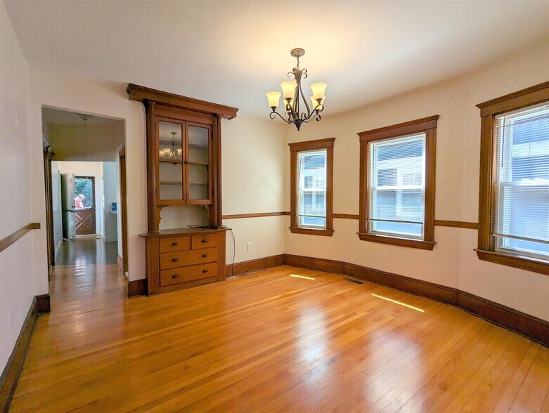 Building Photo - 108 W Quincy St