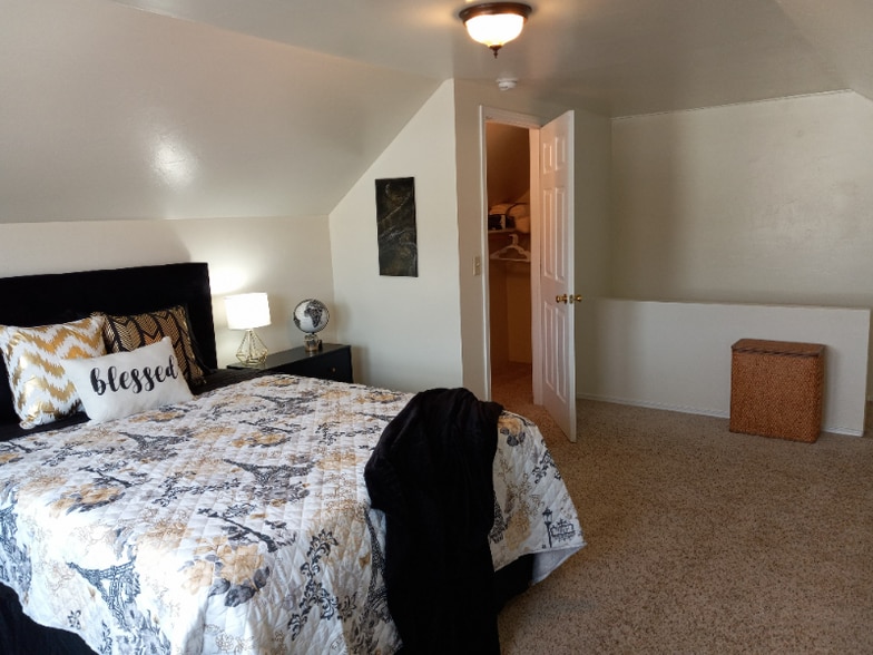 Building Photo - 2 W Pacific St