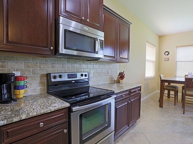 Building Photo - Emerson Square 5722