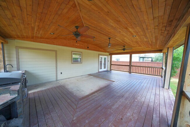 Building Photo - Great 4 Bedroom, 2.5 Bathroom Home Now Ava...