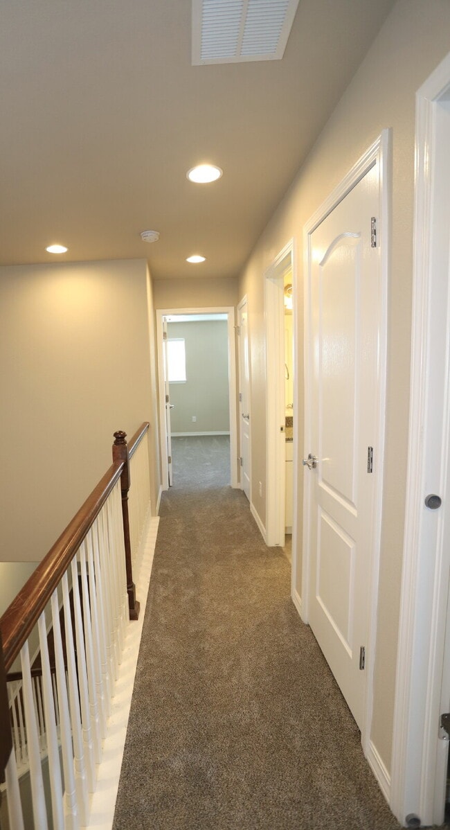 Building Photo - Beautiful 3-Bedroom Townhouse for Rent in Wolf Ranch