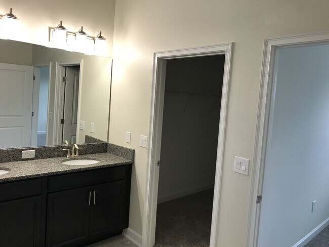 Building Photo - Newer 4/3 Single Story Home Lake Nona/Moss...
