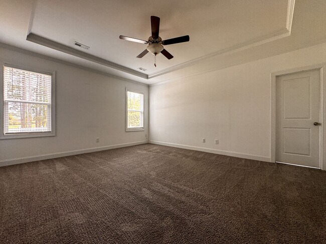 Building Photo - Gorgeous 4 Bed 3.5 Bath Executive Home with Community Amenities