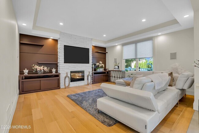 Building Photo - 243 Overbrook Ave